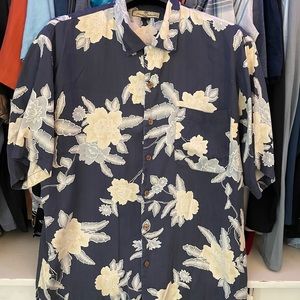 Tommy Bahama-Button Down Camp Shirt-Men’s LARGE-100%Silk